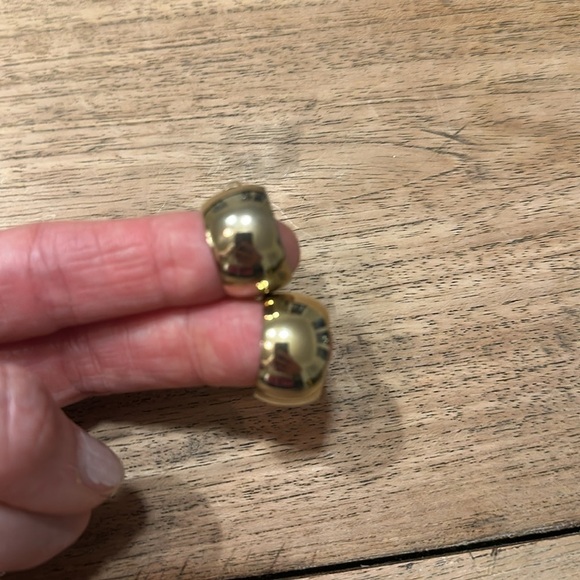 Classic 80s gold Direction One Vintage Clip On Earrings signed - Picture 5 of 7